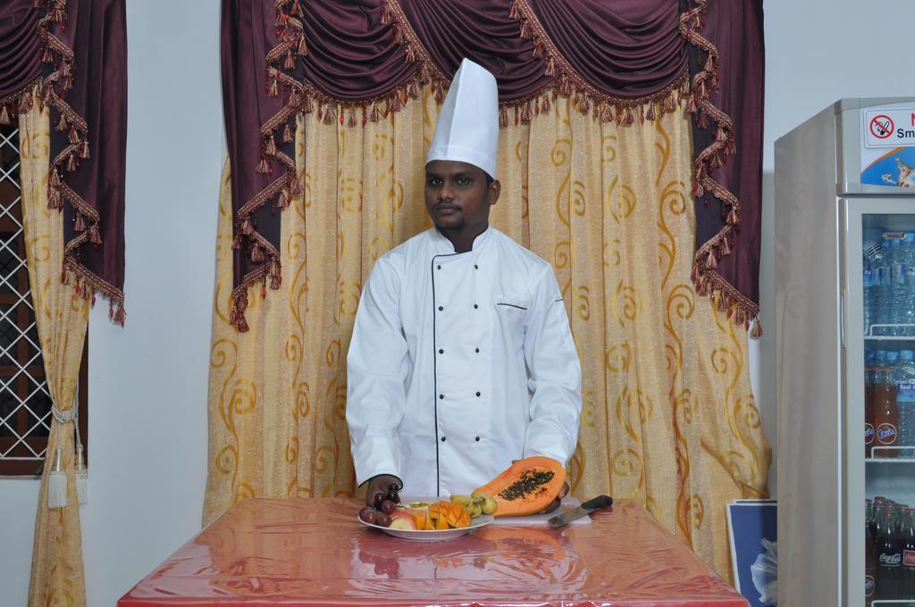 كاتوناياكى Guest Ryan Hotel المظهر الخارجي الصورة