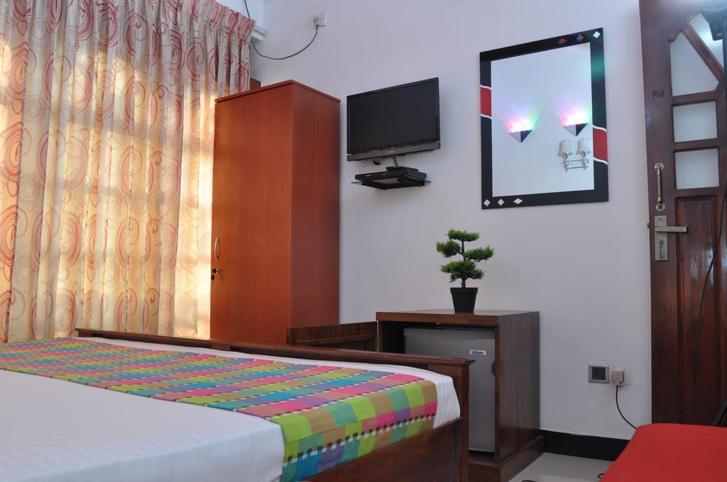 كاتوناياكى Guest Ryan Hotel الغرفة الصورة