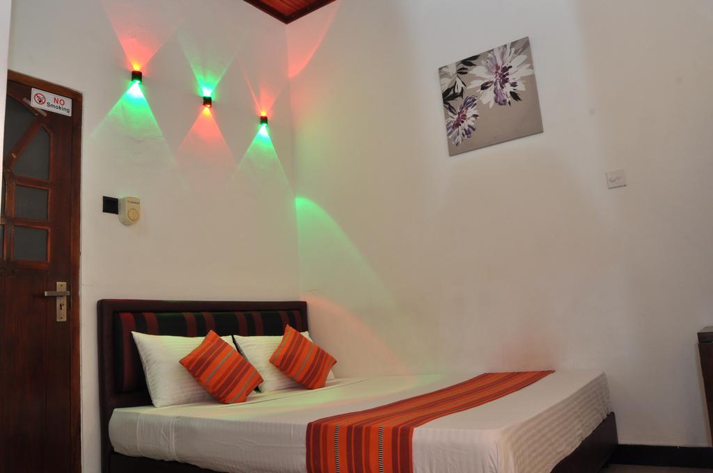 كاتوناياكى Guest Ryan Hotel الغرفة الصورة