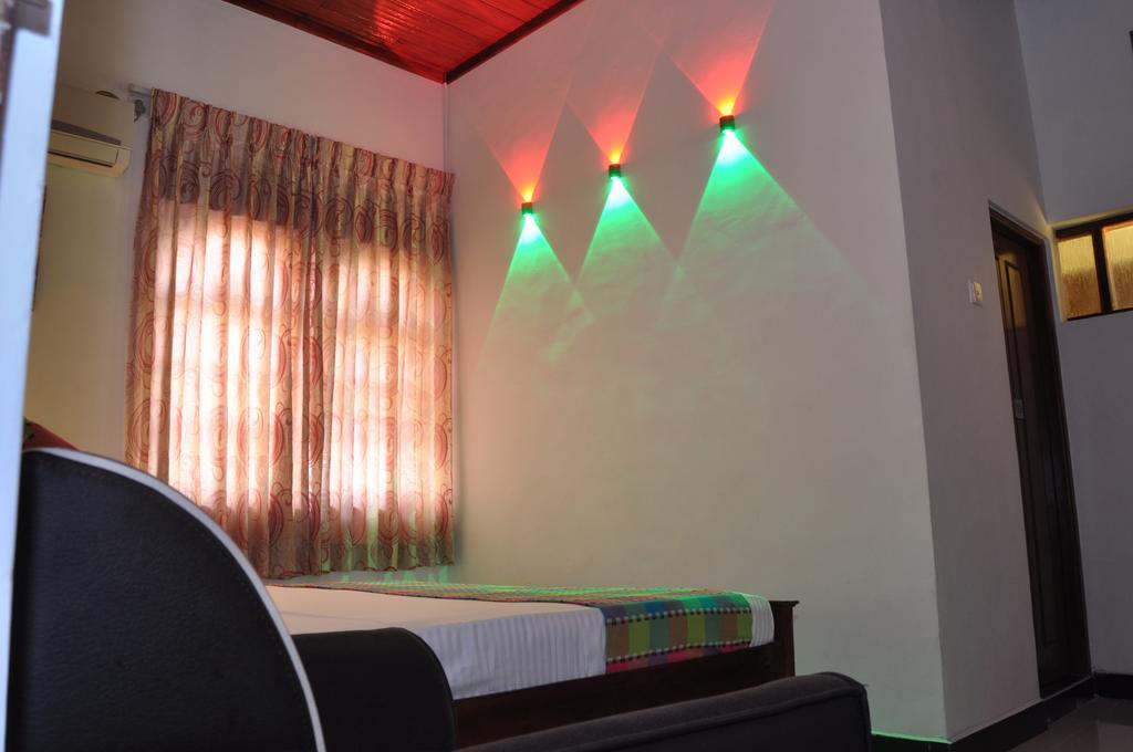كاتوناياكى Guest Ryan Hotel الغرفة الصورة