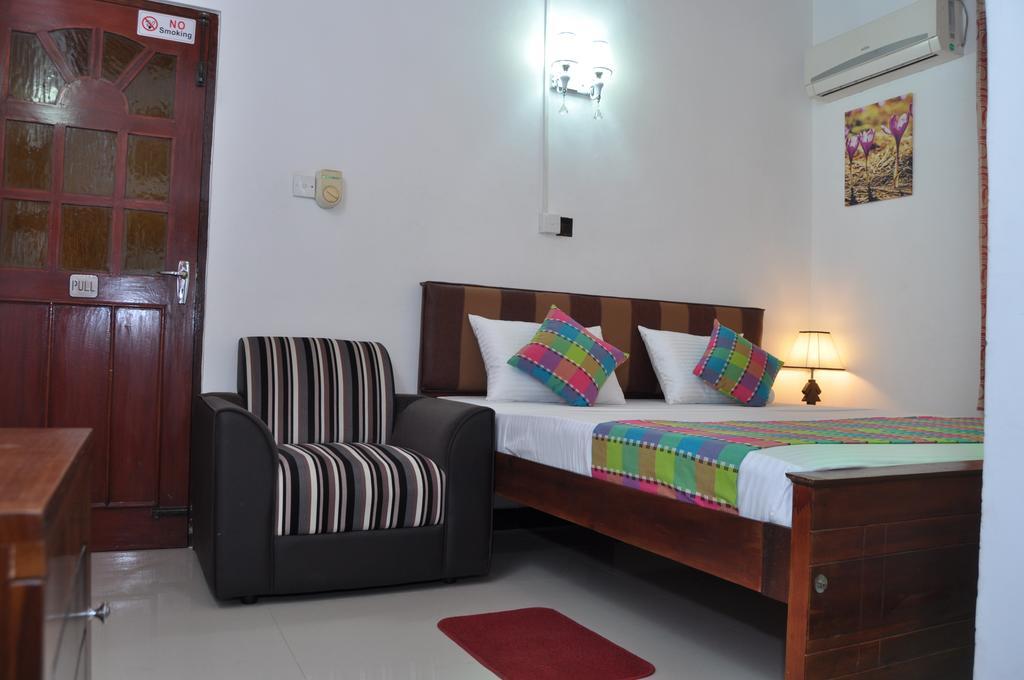 كاتوناياكى Guest Ryan Hotel الغرفة الصورة