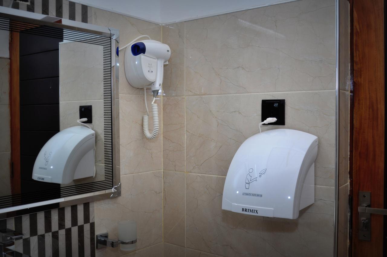 كاتوناياكى Guest Ryan Hotel المظهر الخارجي الصورة